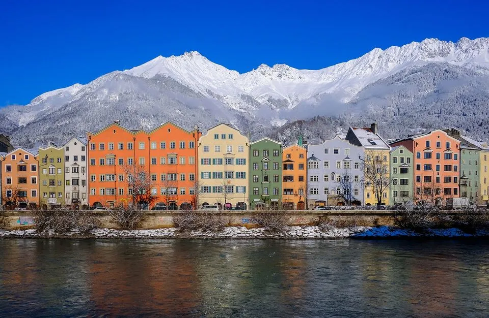 Innsbruck : La Ville au Pied des Montagnes